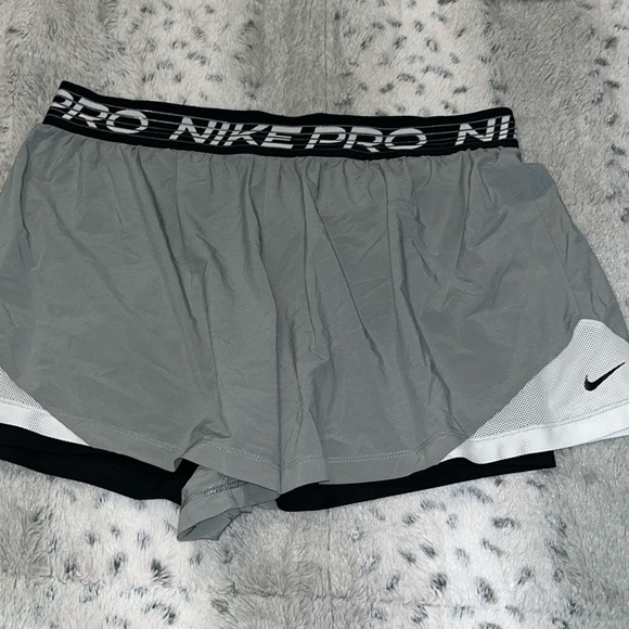 Nike Pants - Nike Pro dry fit activewear shorts